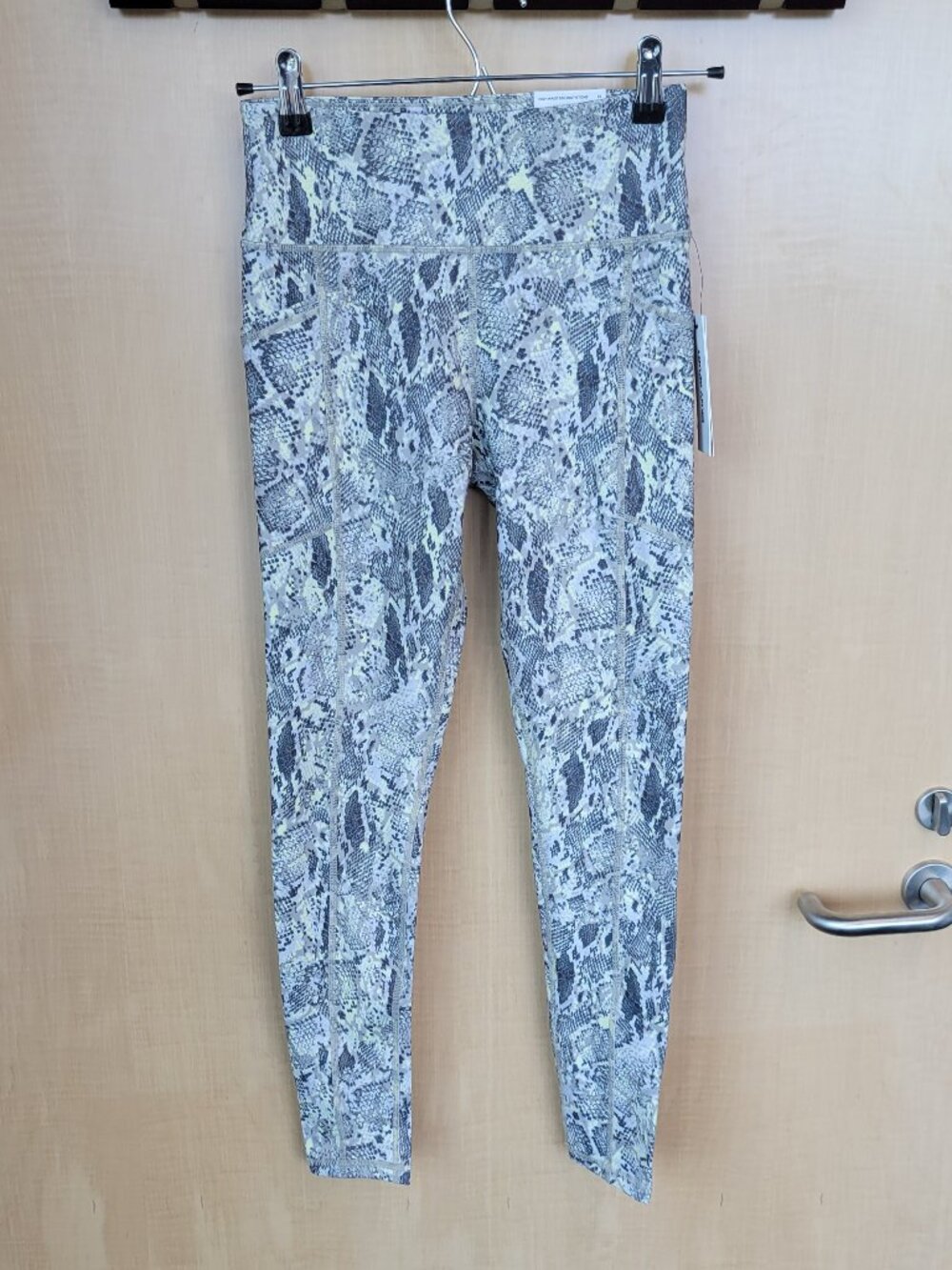 DKNY Women's High-Rise 7/8 Workout Leggings Snakeskin
